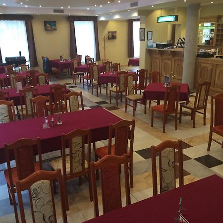 Aranytal Panzio Bed & Breakfast Komárom Екстериор снимка