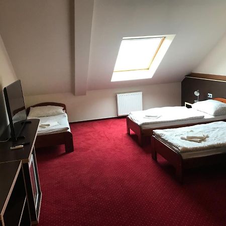 Aranytal Panzio Bed & Breakfast Komárom Екстериор снимка