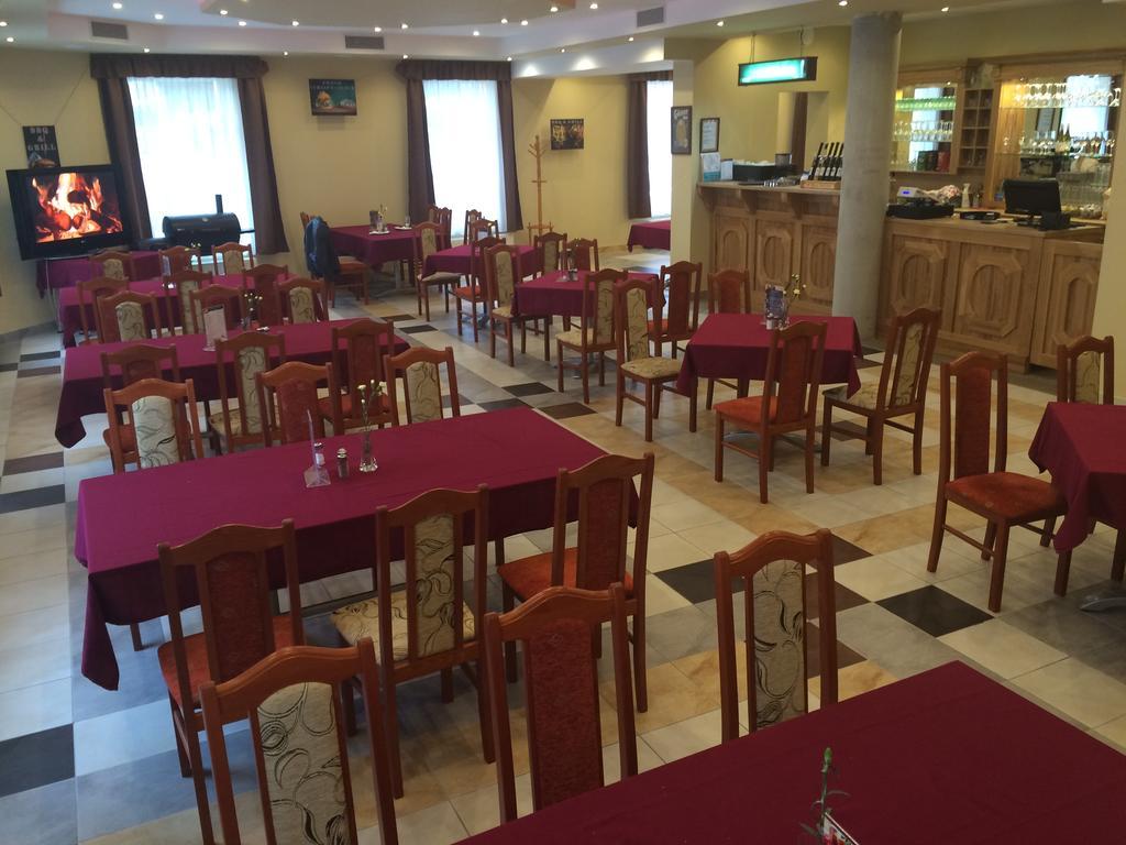 Aranytal Panzio Bed & Breakfast Komárom Екстериор снимка