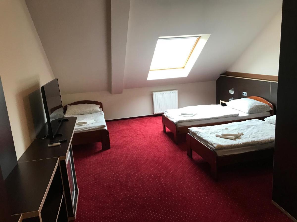 Aranytal Panzio Bed & Breakfast Komárom Екстериор снимка